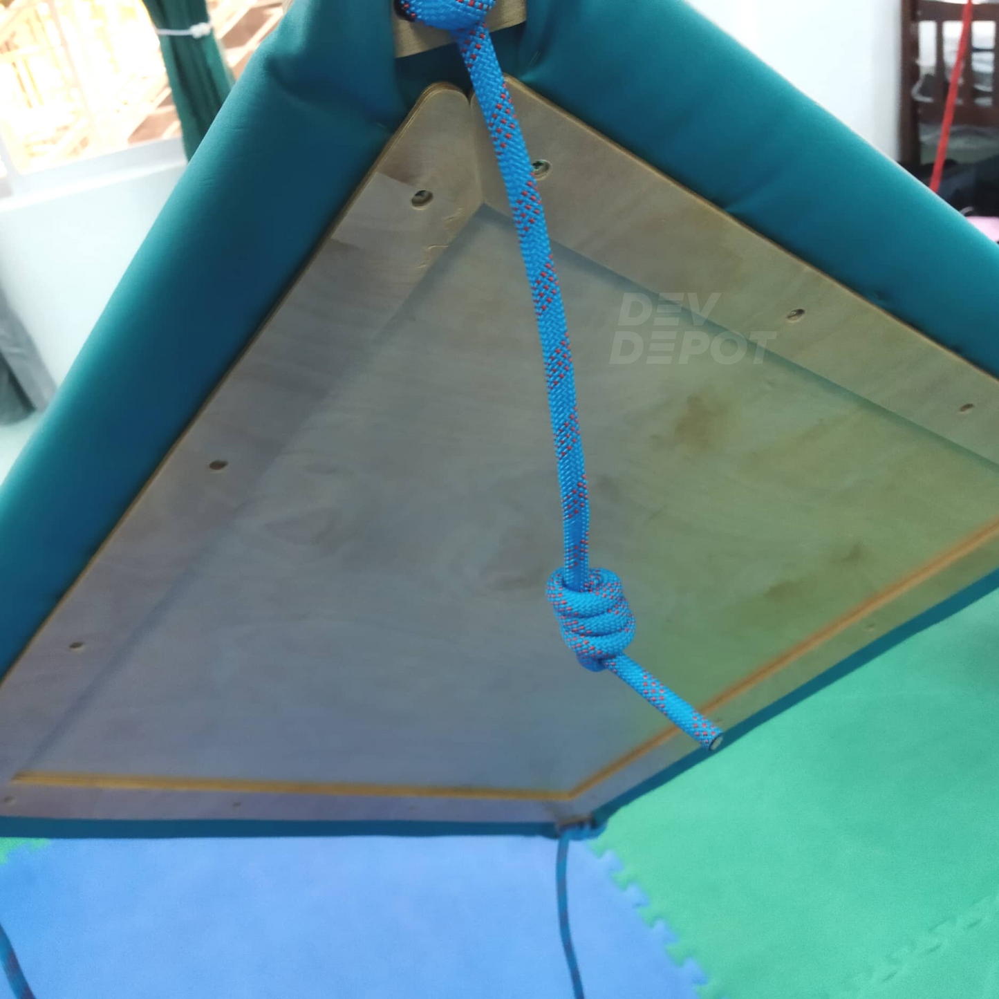 Square Platform Swing with Swivel Attachment